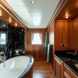 BLEU DE NIMES | Yacht de Luxe à Louer