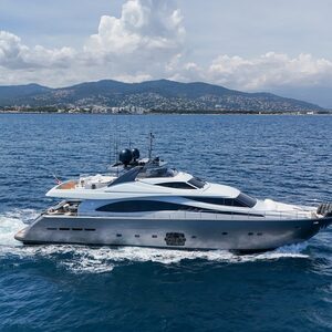 FERRETTI 881 | Yacht de Luxe à Louer