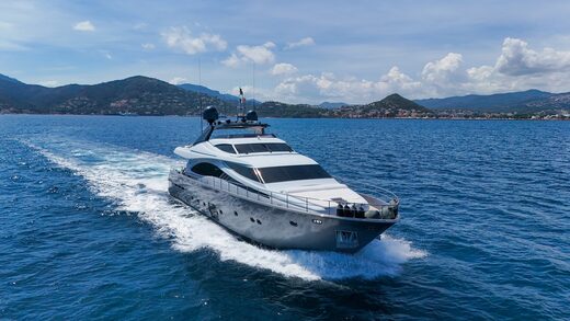 FERRETTI 881 | Yacht de Luxe à Louer