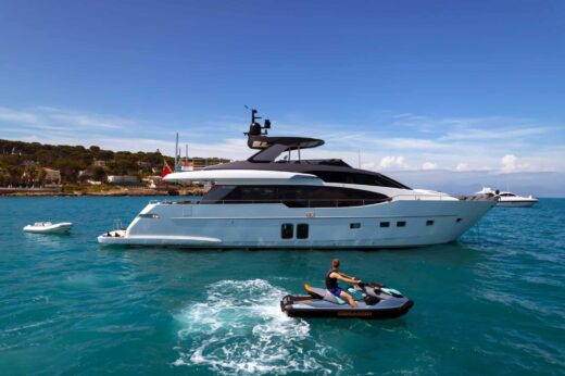 Sanlorenzo 78 &#8220;TRIPLE L&#8221; | Yacht de Luxe à Louer