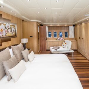 Yacht de luxe Mangusta 108 à vendre
