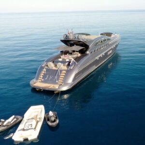 Yacht de luxe Mangusta 108 à vendre