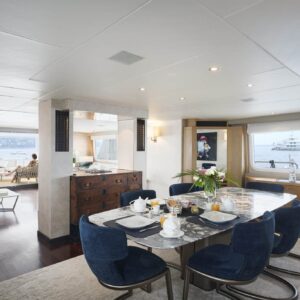 Mitsubishi &#8220;SENSEI&#8221; |  Yacht de Luxe à Louer