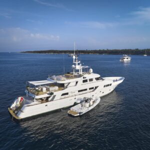 Mitsubishi &#8220;SENSEI&#8221; |  Yacht de Luxe à Louer
