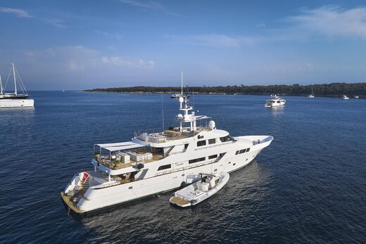 Mitsubishi &#8220;SENSEI&#8221; |  Yacht de Luxe à Louer