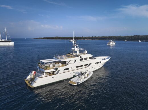 Mitsubishi &#8220;SENSEI&#8221; |  Yacht de Luxe à Louer