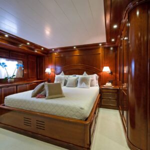 Terranova &#8220;TANANAI&#8221; |  Yacht de Luxe à Louer