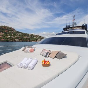 FERRETTI 881 | Yacht de Luxe à Louer