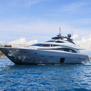 FERRETTI 881 | Yacht de Luxe à Louer