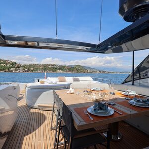 FERRETTI 881 | Yacht de Luxe à Louer