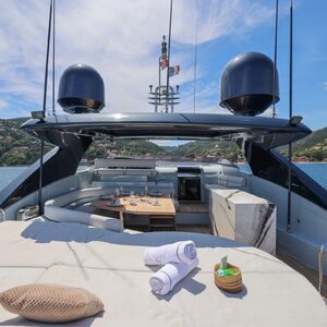 FERRETTI 881 | Yacht de Luxe à Louer