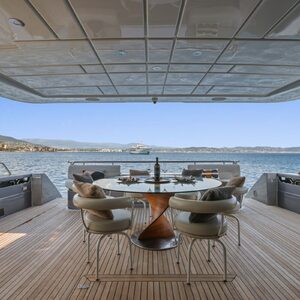 FERRETTI 881 | Yacht de Luxe à Louer