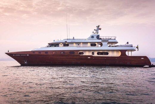 ASHENA | Yacht de Luxe à Louer