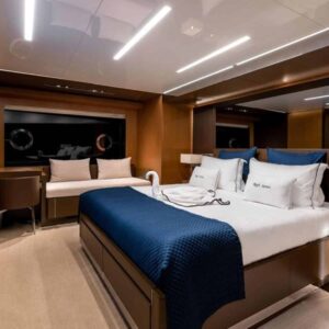 Présentation de la cabine master du Riva Corsaro