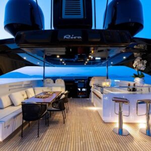 Présentation du Yacht Riva Corsaro, pont supérieur.