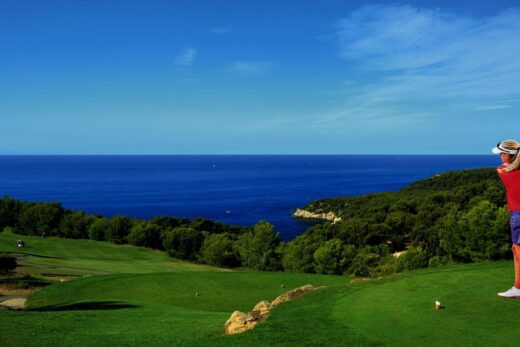 Le Golf sur la côte d’azur, un parcours entre sport et luxe.