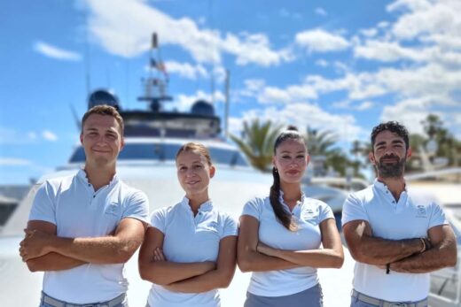 La Location de Yacht de Luxe avec Équipage : des vacances grands luxe en toute sérénité. 