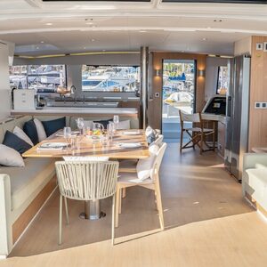 Bali 5.4 &#8220;GALOE&#8221; | Yacht de Luxe à Louer