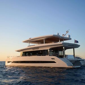 New Vision F &#8220;ATRAVERSIA&#8221; | Yacht de Luxe à Louer