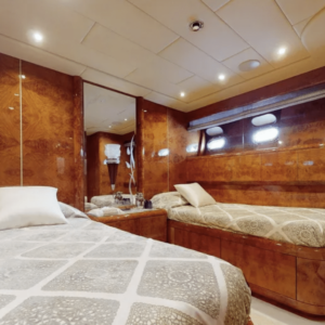 Luxury yacht Mangusta 108 for sale