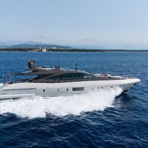 Mangusta 110 &#8220;FANAMAX&#8221; | Yacht de Luxe à Louer