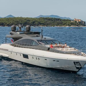 Mangusta 110 &#8220;FANAMAX&#8221; | Yacht de Luxe à Louer