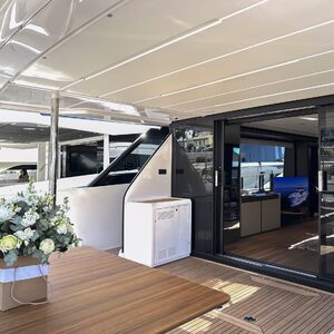 Ferretti 860 &#8220;LADY AGA&#8221; | Yacht de Luxe à Louer