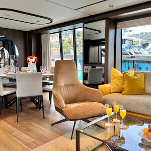 Ferretti 860 &#8220;LADY AGA&#8221; | Yacht de Luxe à Louer