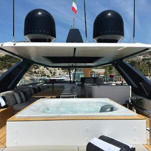 Ferretti 860 &#8220;LADY AGA&#8221; | Yacht de Luxe à Louer