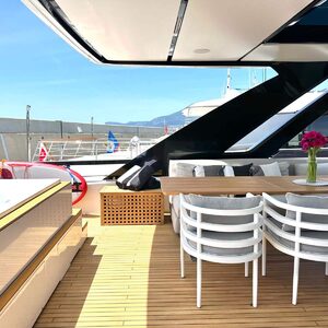 Ferretti 860 &#8220;LADY AGA&#8221; | Yacht de Luxe à Louer
