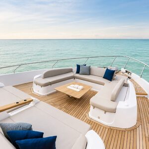 Ferretti 860 &#8220;LADY AGA&#8221; | Yacht de Luxe à Louer
