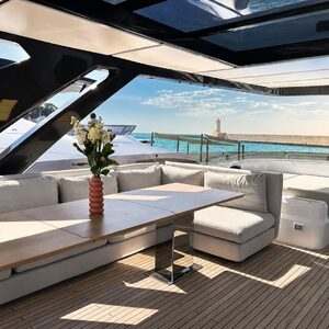 Ferretti 860 &#8220;LADY AGA&#8221; | Yacht de Luxe à Louer