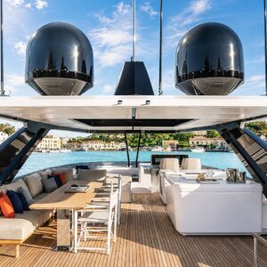 Ferretti 860 &#8220;LADY AGA&#8221; | Yacht de Luxe à Louer