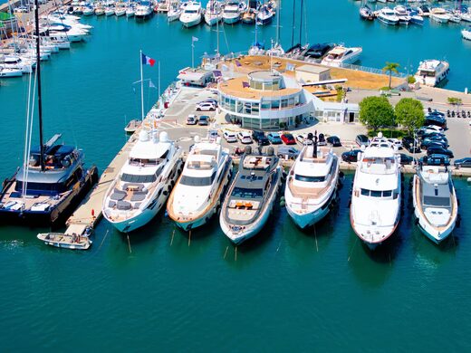 Nous vous aidons dans la gestion de votre yacht
