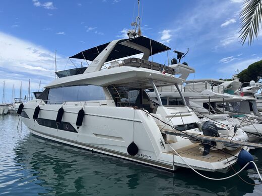 Yacht de luxe PRESTIGE 680 à vendre