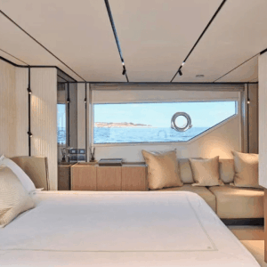 Yacht de luxe FERRETTI 720 à vendre