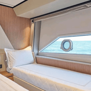 Yacht de luxe FERRETTI 720 à vendre