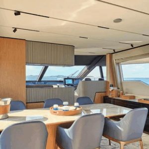 Yacht de luxe FERRETTI 720 à vendre