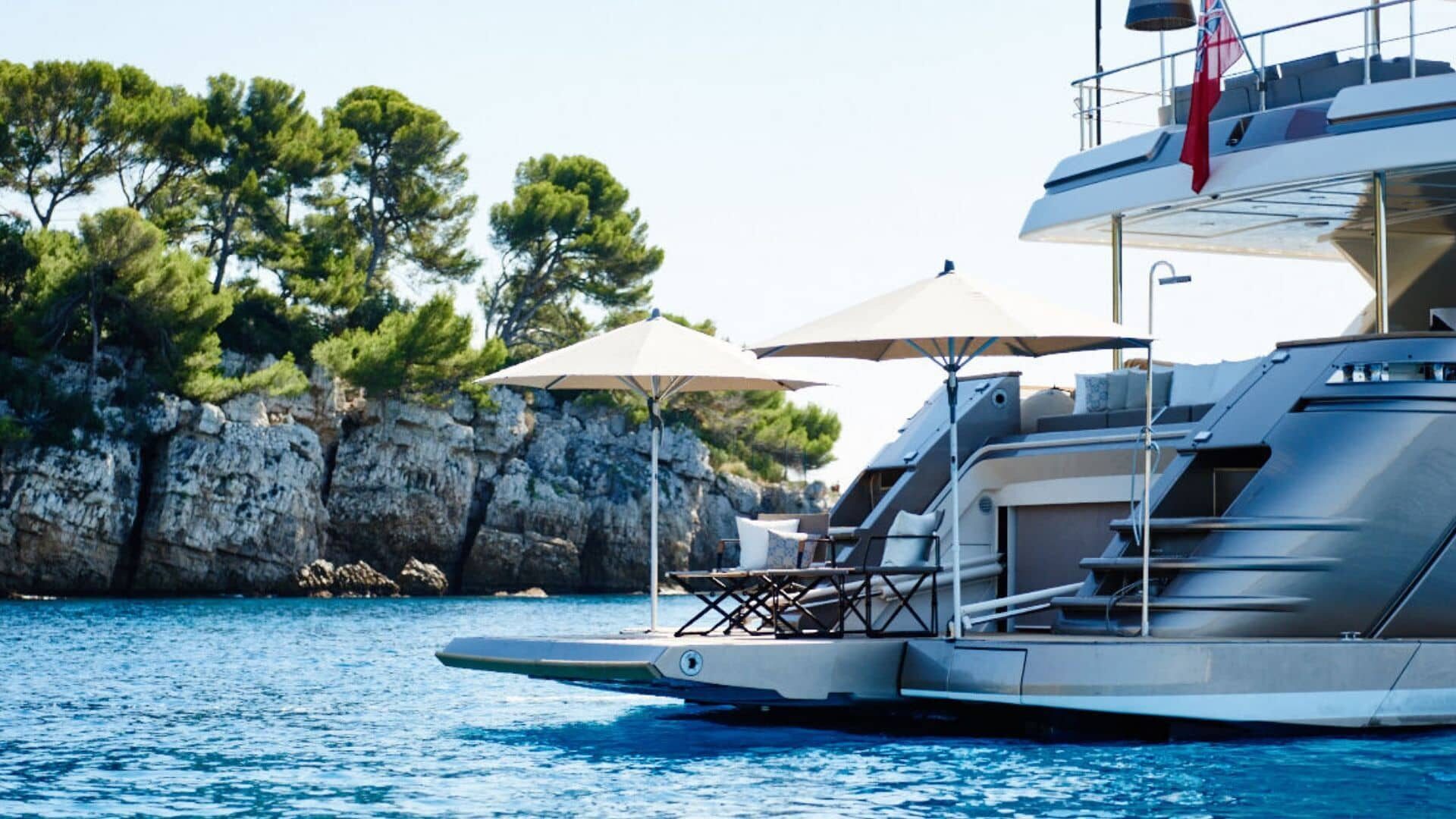 Luxury yacht Mangusta 108 for sale